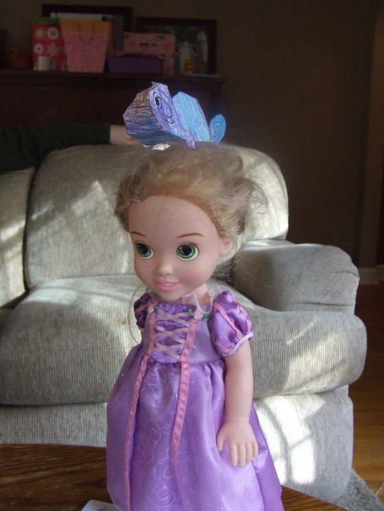 Pascal on Rapunzel's head